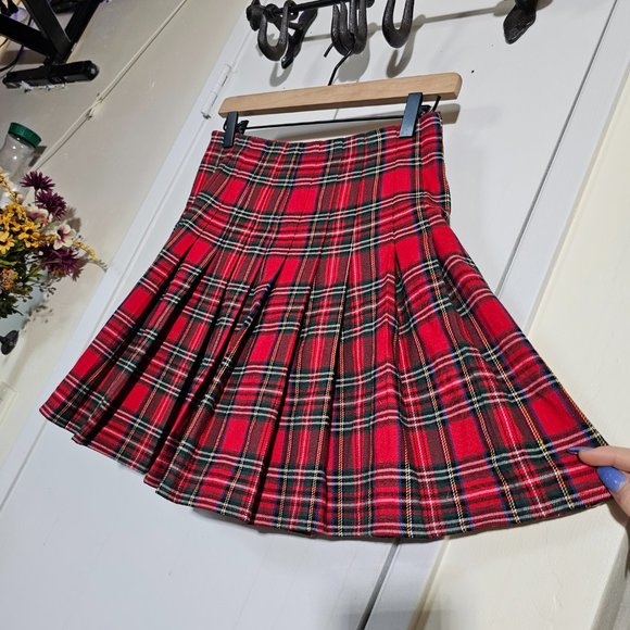 🏷️NWT Brandy Melville Dana High Waist Skirt In Red Plaid - One Size (SOLD OUT) - Picture 6 of 15